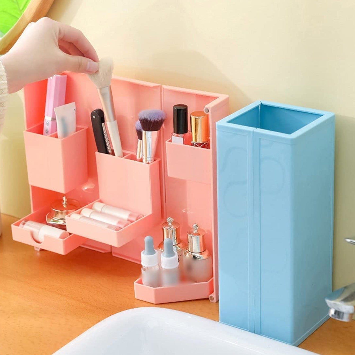 Cute and functional pen holder for office or school use. Cute and functional pen holder for office or school use.